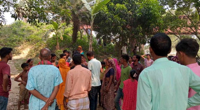 রেললাইনে ফোনে কথা বলার সময় ট্রেনে কাটা পড়ে যুবকের মৃত্যু