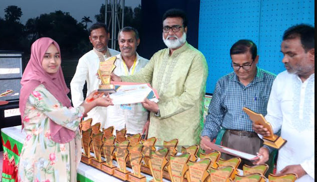 ফুলবাড়ীর  ৫৮ জন কৃতি শিক্ষার্থীকে সংবর্ধনা 
