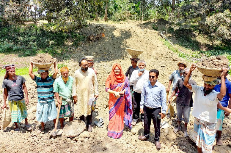 সিংড়ায় অবৈধ বাধ অপসারণ, তিনজনের বিরুদ্ধে মামলা