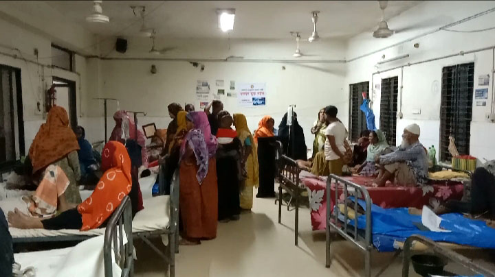 পুকুর খননকারীরা অতর্কিত হামলা চালালেন নারীদের ওপর