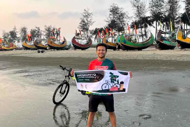 সাইকেল চালিয়ে টেকনাফ থেকে তেঁতুলিয়া পাড়ি দিয়েছেন ‘দিদার’