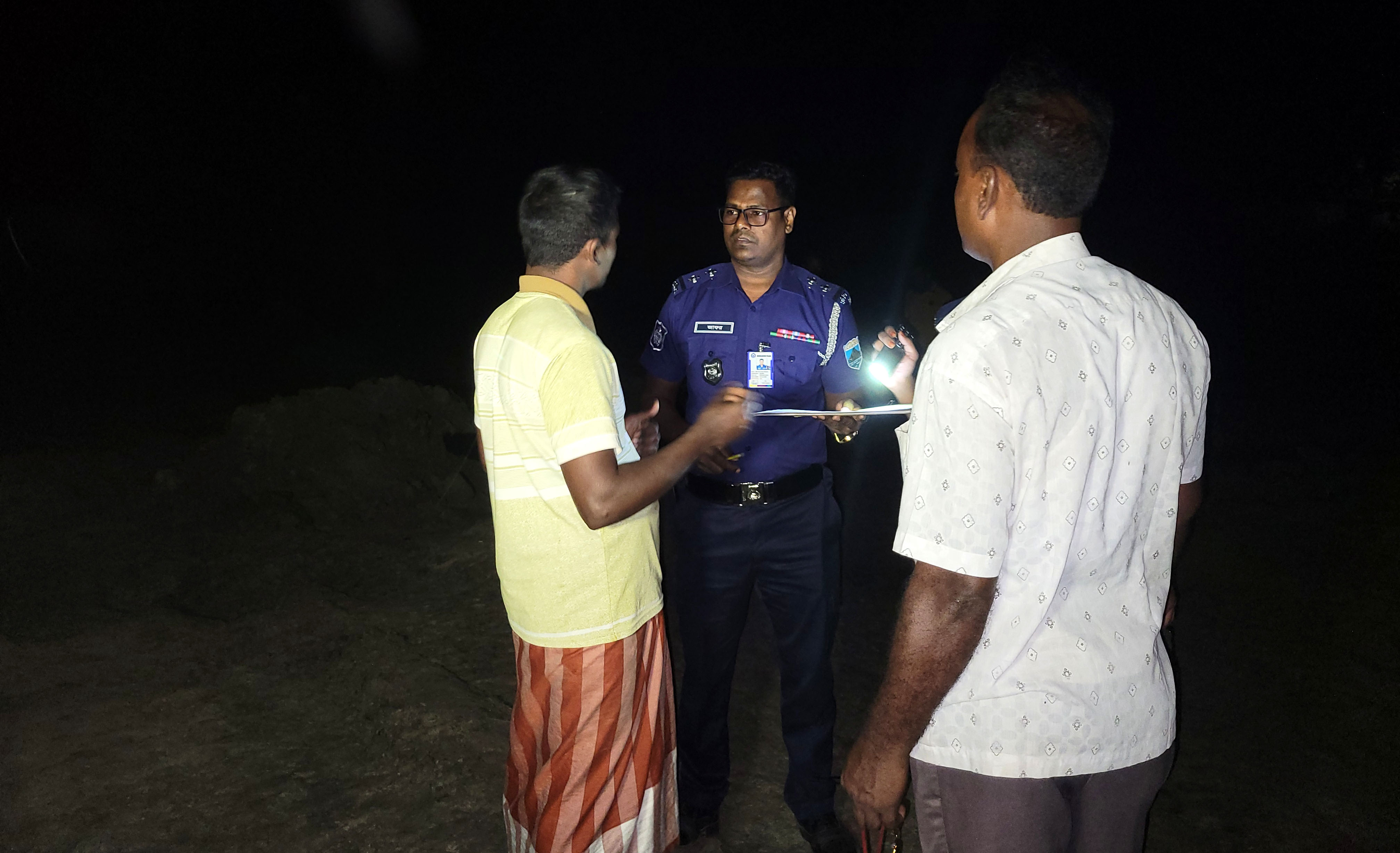 গুরুদাসপুরে পুকুর খননের মাটিবাহী ট্রাক্টরের  চাপায় যুবকের মৃত্যু