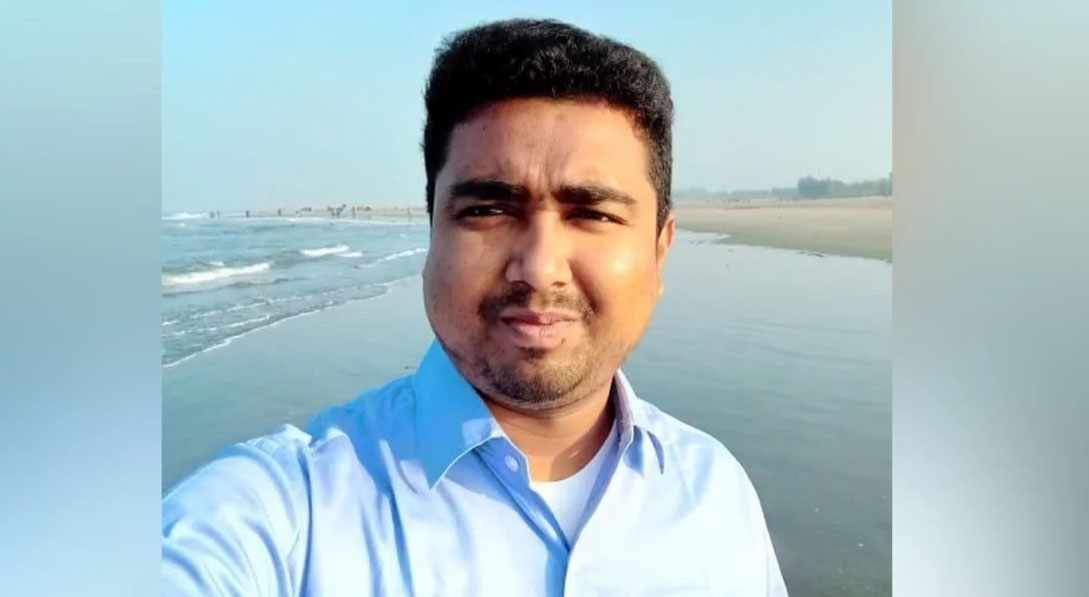 চিকিৎসক ছেলের নির্যাতন সইতে না পেরে ইউএনও অফিসে মায়ের অভিযোগ