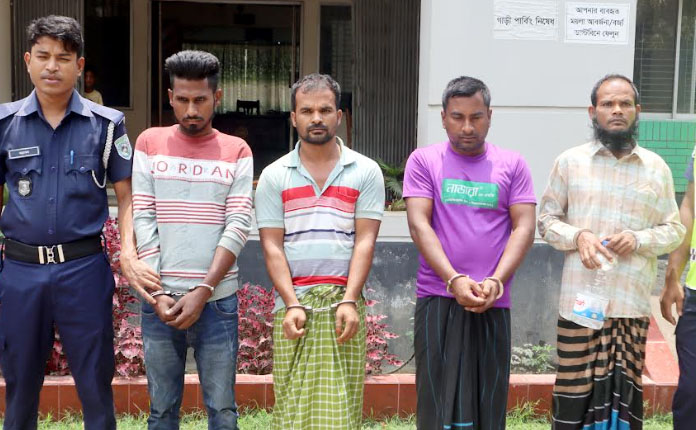 ফুলবাড়ীতে ডাকাতি ঘটনার ৪৮ ঘণ্টার মধ্যে চার ডাকাতসহ পিকআপ জব্দ