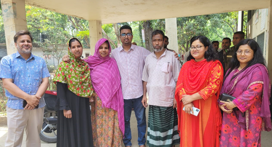 ইউএনও’র হস্তক্ষেপে পিতা-মাতার দায়িত্ব নিলেন সেই চিকিৎসক ছেলে