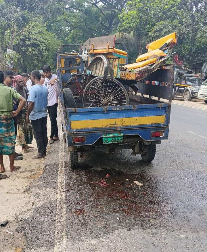 উল্লাপাড়ায় অটোভ্যানকে ট্যাংক লরির ধাক্কা, নিহত ১