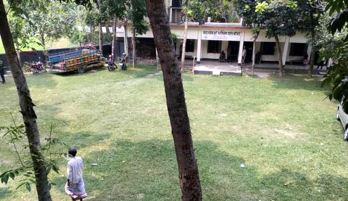 নিরুত্তাপ ভোটে ভোটার উপস্থিতি খুবই কম