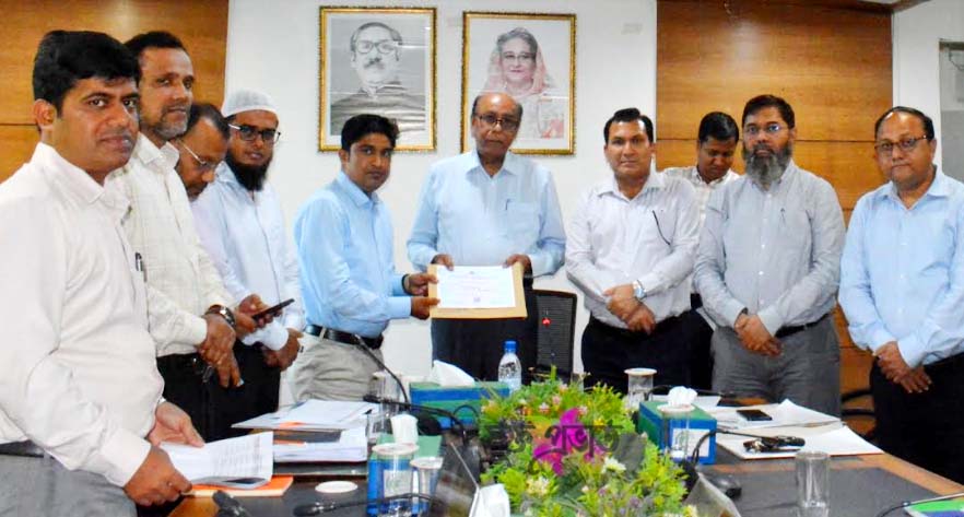 ক্ষুদ্র ঋণ কার্যক্রম সাউথ বাংলা পল্লী সংস্থা পেল অর্থ মন্ত্রণালয়ের সনদ