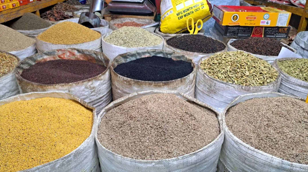 বাজারে বেড়েছে গরমমসলার দাম