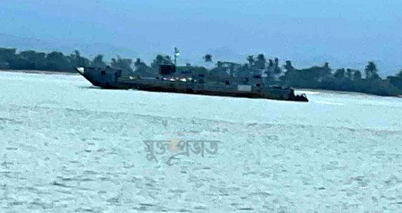 আতঙ্কে সেন্টমার্টিন দ্বীপবাসী; সাগরে ভাসছে মিয়ানমারের যুদ্ধজাহাজ