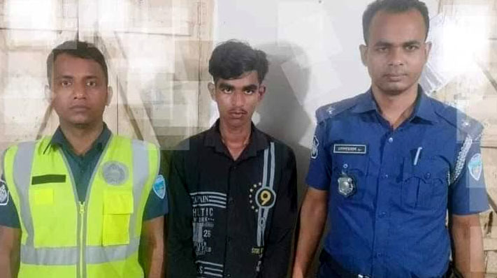 চকরিয়ায় চলন্ত ট্রেনে পাথর নিক্ষেপের অভিযোগে যুবক গ্রেপ্তার