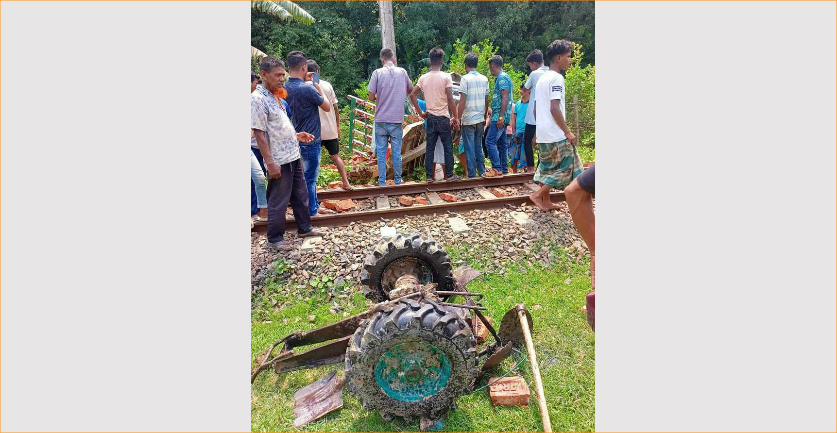 ইসলামপুরে ট্রেনের ধাক্কায় ভটভটি চালকের মৃত্যু