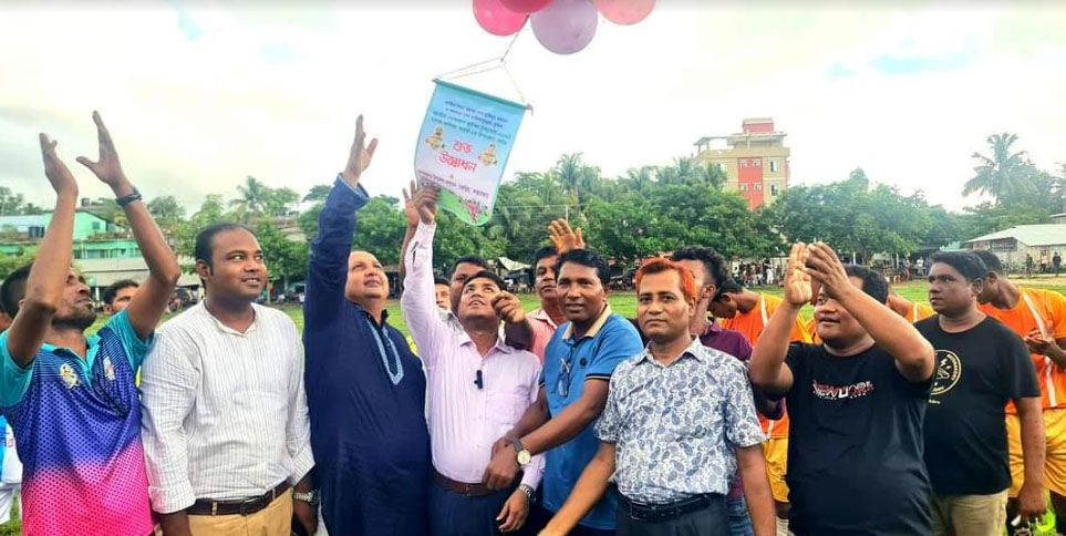 চকরিয়ায় বঙ্গবন্ধু ও বঙ্গমাতা গোল্ডকাপ ফুটবল টুর্নামেন্ট উদ্বোধন