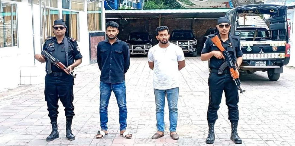 বিদেশি অস্ত্র-গুলিসহ চোরাচালান চক্রের দুই সদস্য আটক