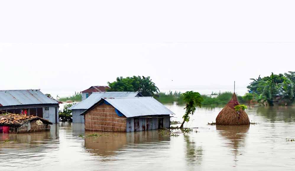 চিলমারীতে বন্যা পরিস্থিতির অবনতি ; ৬০হাজার মানুষ পানিবন্দি