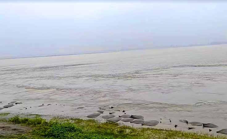 তিস্তা ব্যারেজর বাঁধে ধস, নদীর গতিপথ যেতে পারে পাল্টে 