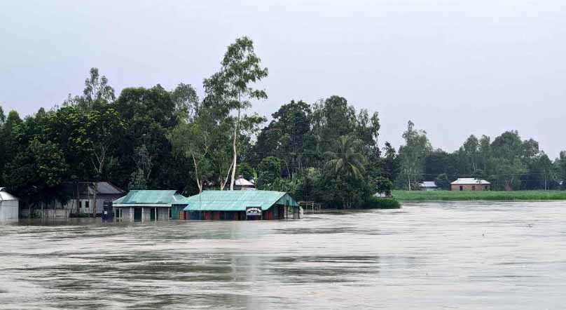 জামালপুরে যমুনার পানি বিপদসীমার ৯৩ সেন্টিমিটার উপরে; সড়ক যোগাযোগ বিচ্ছিন্ন