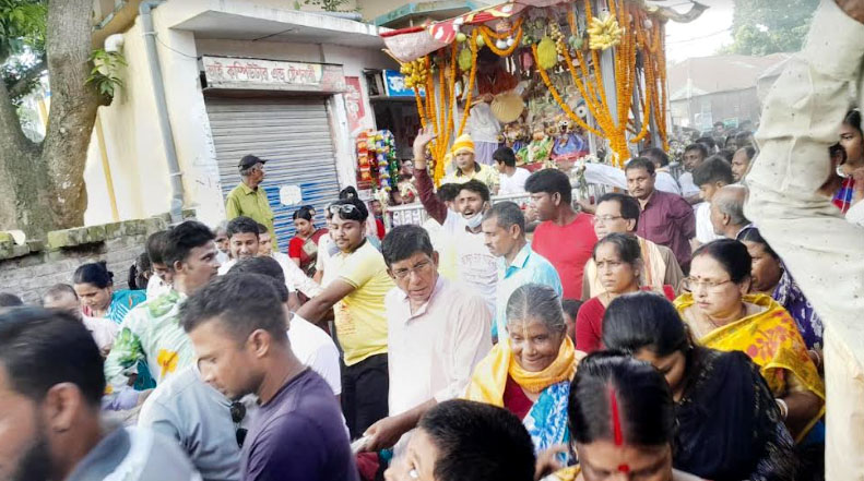 রথযাত্রা উৎসব রশি টানলেন হাজারো ভক্ত