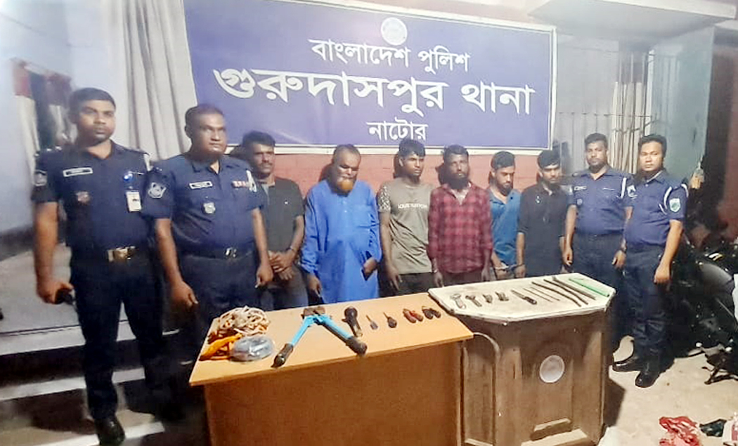 গুরুদাসপুরে ডাকাত দলের ছয় সদস্য আটক