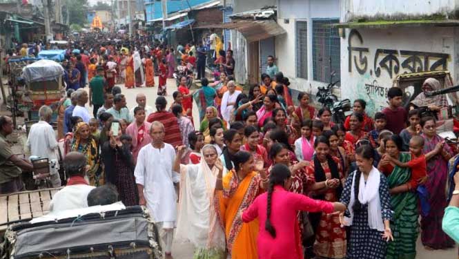 বৈরী আবহাওয়াকে উপেক্ষা করেই ফুলবাড়ীতে শ্রীশ্রী জগন্নাথ দেবের উল্টোরথ যাত্রা অনুষ্ঠিত