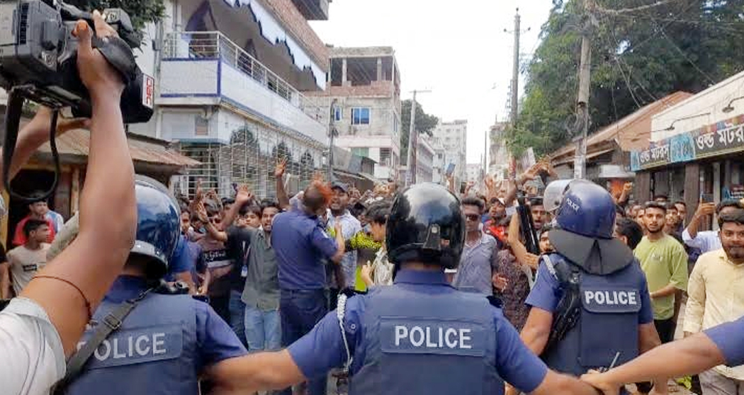 সিরাজগঞ্জে কোটা আন্দোলনকারীদের সঙ্গে পুলিশের সংঘর্ষ
