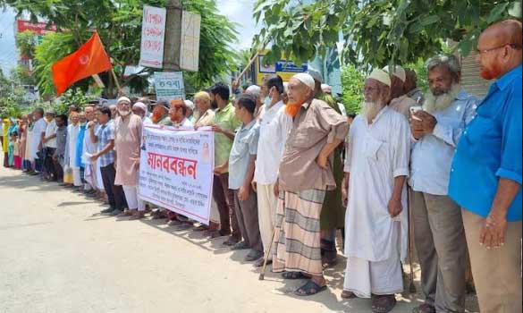 সরকারি কার্যক্রমে কোটা বহাল রাখার দাবিতে ফুলবাড়ীতে মুক্তিযোদ্ধাদের বিক্ষোভসহ মানববন্ধন