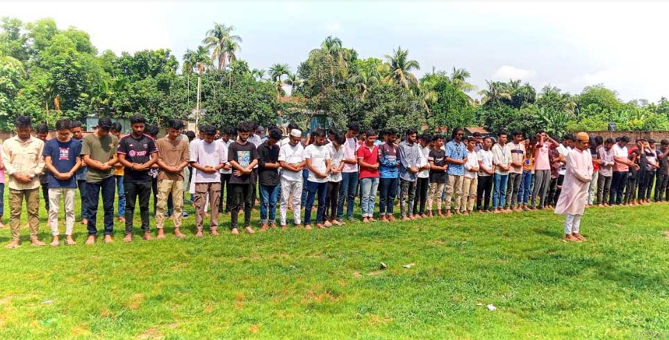 কোটা আন্দোলনে নিহতদের উদ্দেশ্যে  উল্লাপাড়ায় গায়েবানা জানাজা
