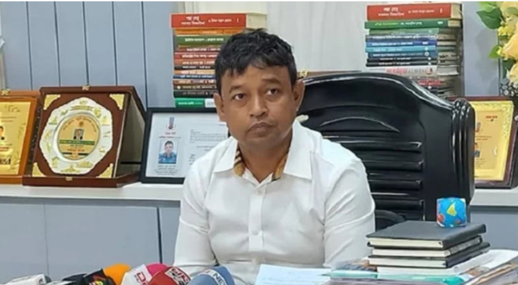 নিরাপত্তার স্বার্থে তিন সমন্বয়ককে ডিবি হেফাজতে নেওয়া হয়েছে