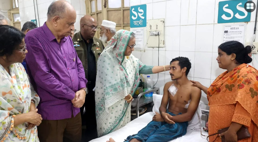আহতদের দেখতে পঙ্গু হাসপাতালে প্রধানমন্ত্রী, চিকিৎসার আশ্বাস