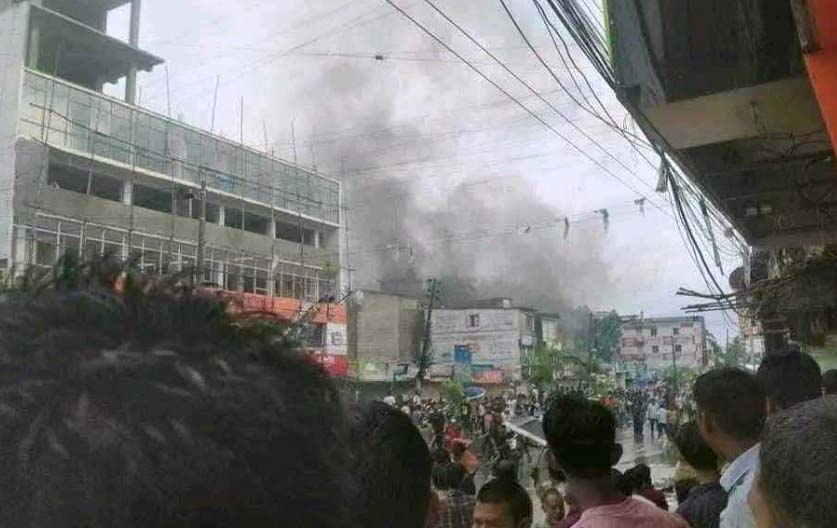 নোয়াখালীতে জেলা আওয়ামীলীগের পার্টি অফিসে ভাংচুর ও অগ্নিসংযোগ
