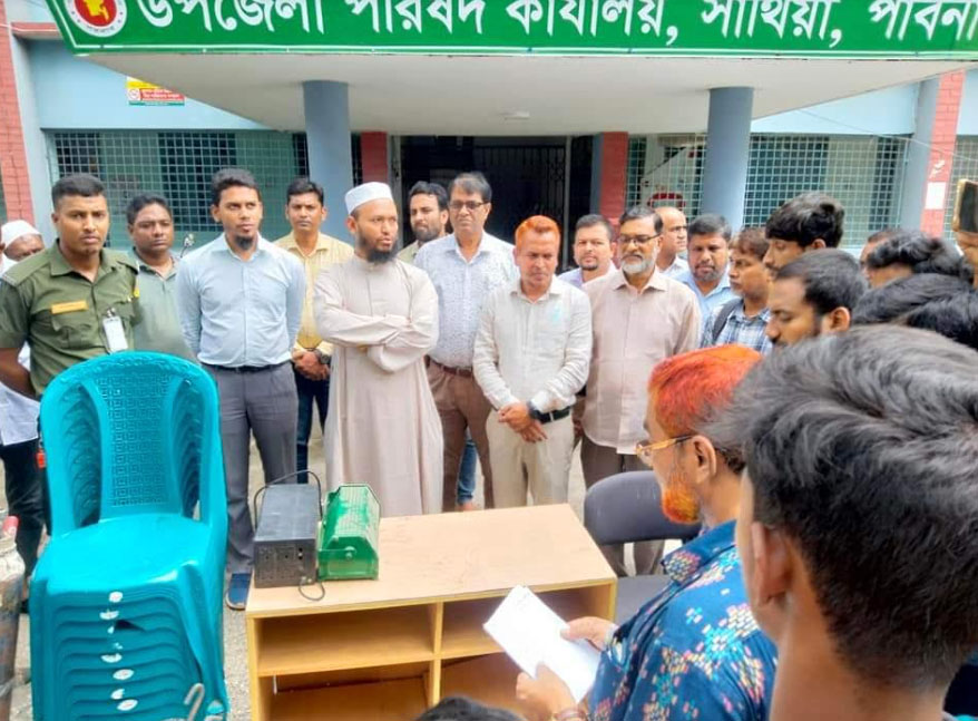 সাঁথিয়ায় মুক্তিযুদ্ধ কমপ্লেক্সে লুন্ঠিত মালামাল ফেরত দিয়েছে ইসলামী ছাত্র শিবির