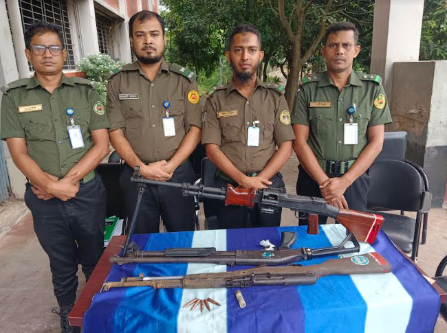 তিতাস থানা থেকে লুট হওয়া মালামাল অস্ত্র-গুলি ফেরত এলো