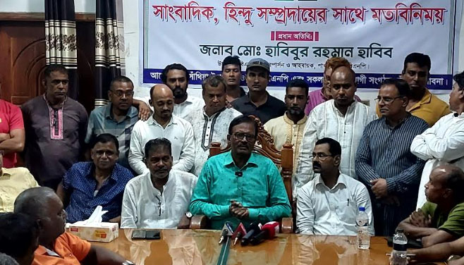 সাঁথিয়ায় হিন্দু সম্প্রদায়ের সাথে বিএনপি নেতাদের মতবিনিময়