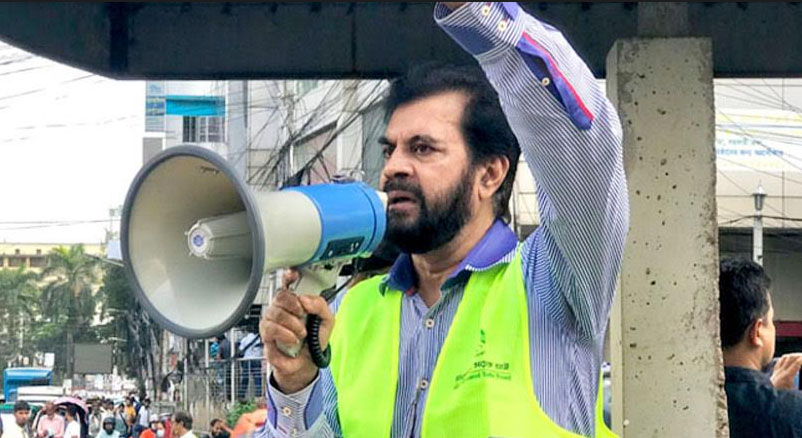রাজধানীর সড়কে ট্রাফিক নিয়ন্ত্রণে ইলিয়াস কাঞ্চন