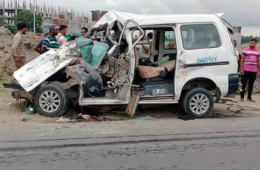 সিরাজগঞ্জে ট্রাক-প্রাইভেট কারের সংঘর্ষে একই পরিবারে নিহত-৪