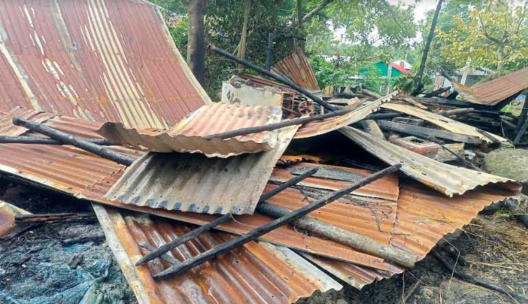 উল্লাপাড়ায় আগুনে পুড়লো কৃষকের সর্বস্ব