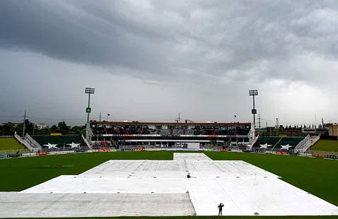 রাওয়ালপিন্ডিতে বৃষ্টি, টস হতে দেরি