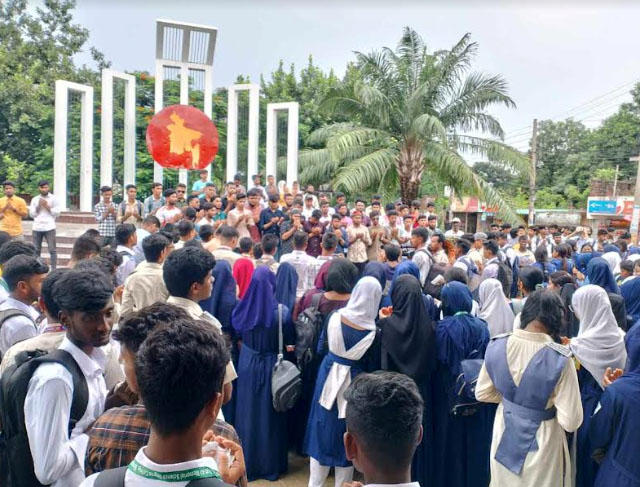 সিরাজগঞ্জে বৈষম্যবিরোধী ছাত্র আন্দোলনের শহীদি মার্চ পালন