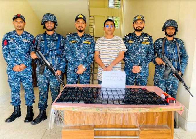 হাতিয়ায় ২৭৯ টি সিমকার্ড ও ৭৬ মোবাইল ফোনসহ ইউপি চেয়ারম্যান আটক