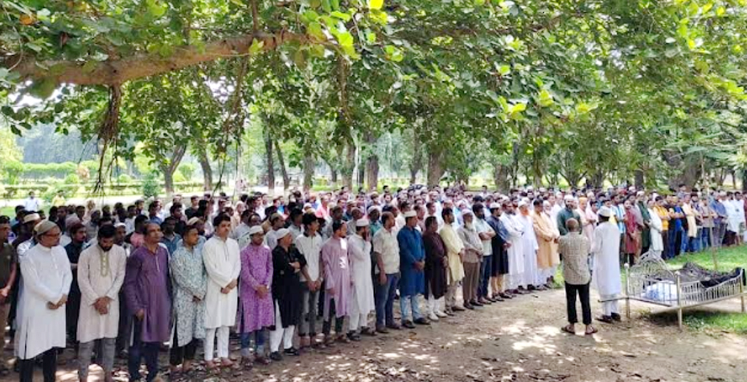 ইবি ক্যাম্পাসে অধ্যাপক মুঈদের প্রথম জানাজা সম্পন্ন