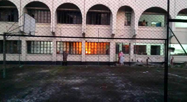 ইবির খালেদা জিয়া হলে গ্যাস সিলিন্ডার থেকে অগ্নিকাণ্ড