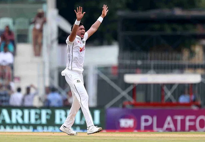 দিনের শুরুতেই জাদেজাকে ফেরালেন তাসকিন