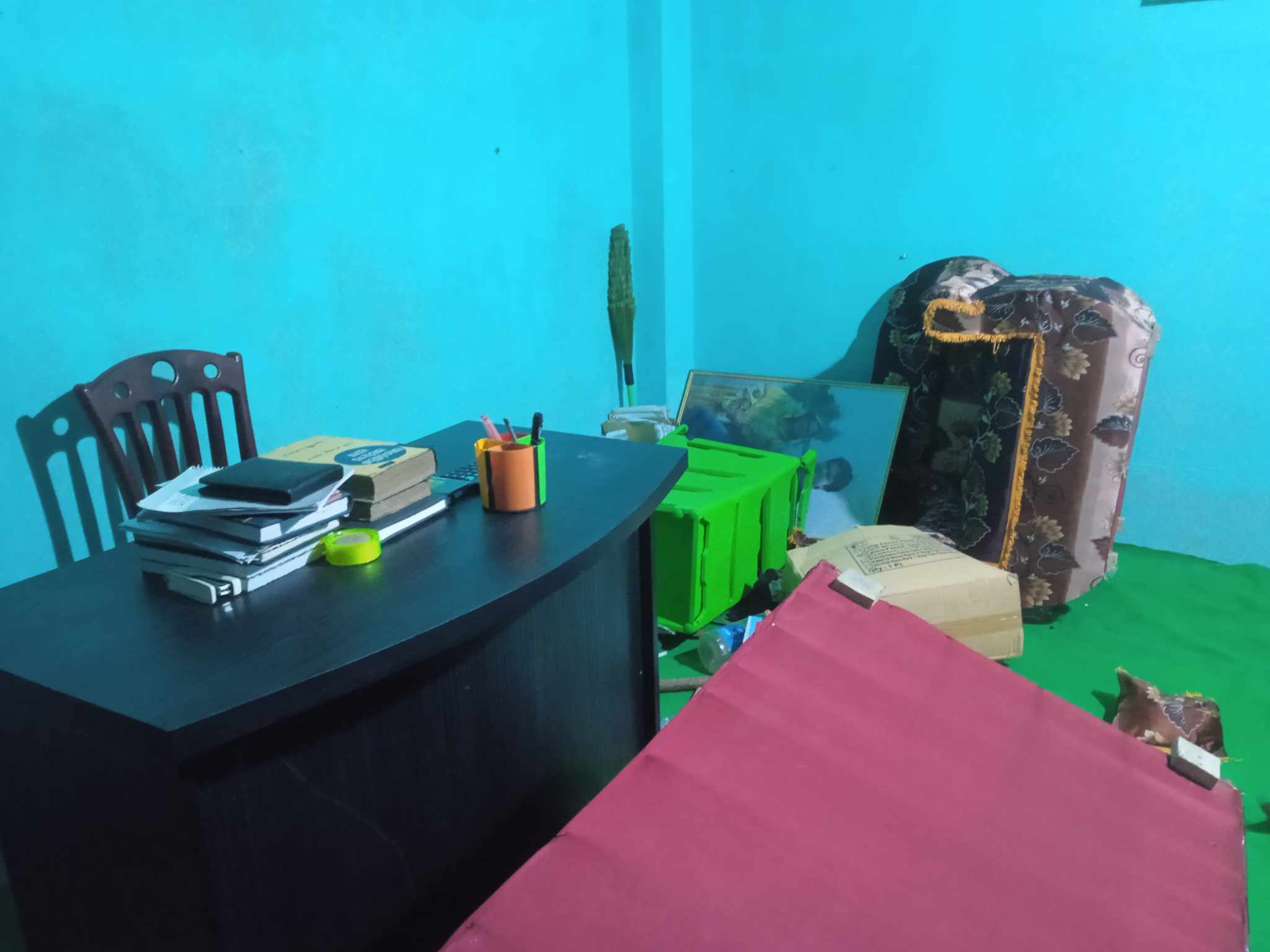 শত্রুতার জেরে ব্যবসা প্রতিষ্ঠানে হামলা