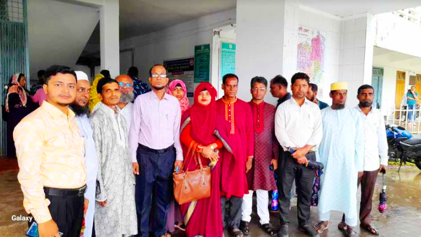 নন এমপিও শিক্ষকদের স্মারক লিপি প্রদান