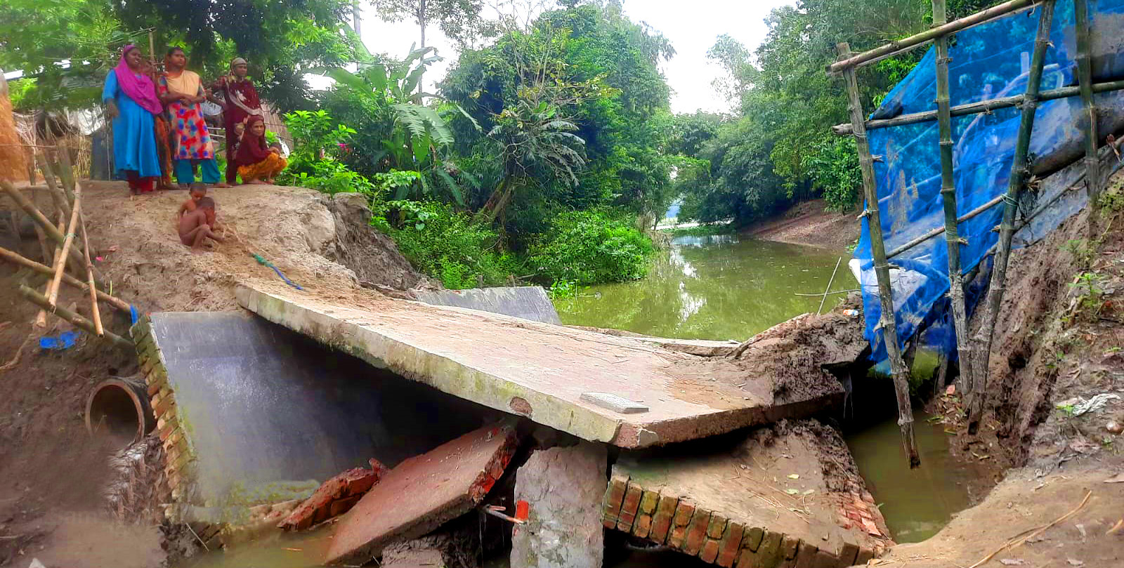 দুর্ভোগ দুর্ভোগ-ই থেকে গেল, ধসে গেল কালভার্ট..!