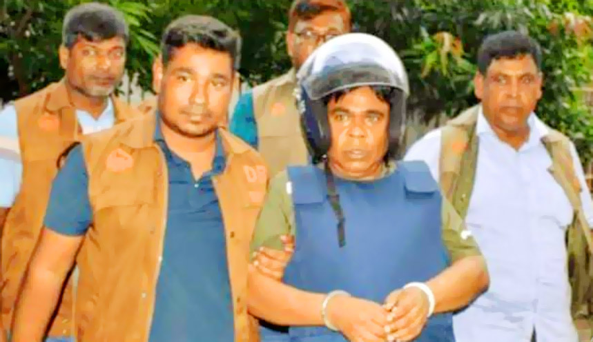 এমপি কালামকে কারাগারে নেওয়ার সময় বিক্ষুব্ধ জনতার আক্রমন