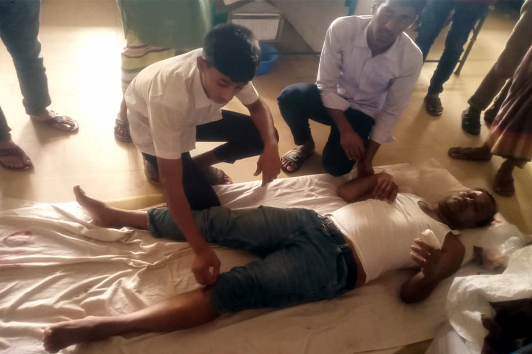 শিক্ষক শহিদুলের উপর হামলাকারীদের শাস্তির দাবি
