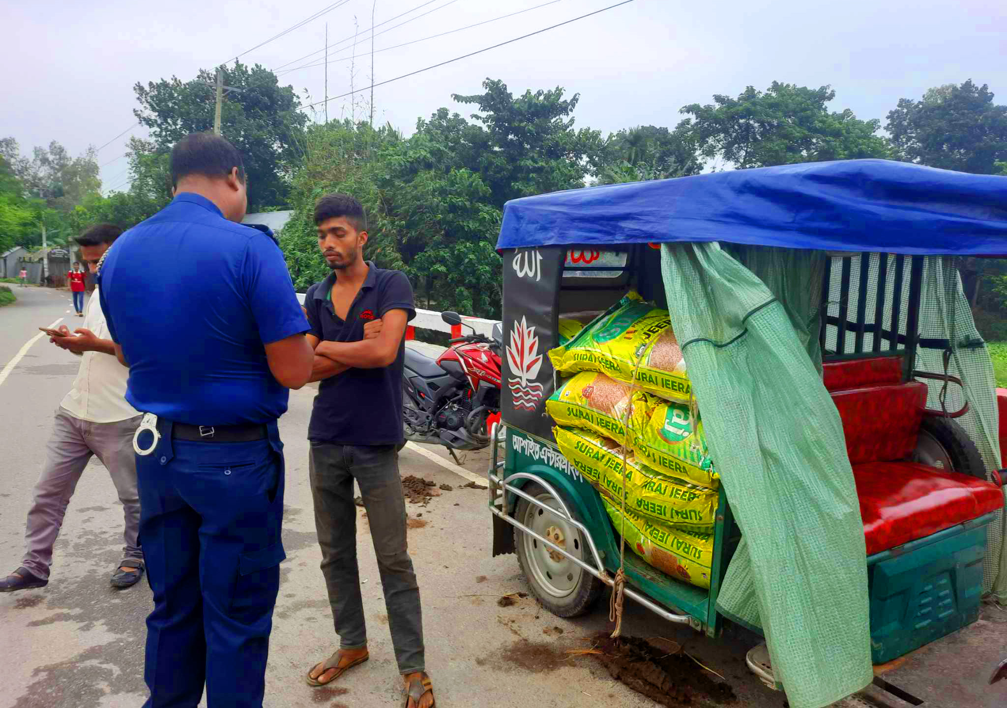 ইসলামপুরে চোরাই পথে আসা ১২ বস্তা ভারতীয় জিরা আটক 