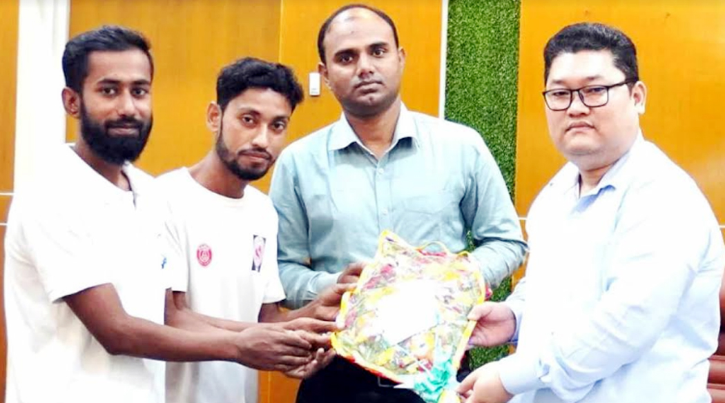 ধুনটে ইউএনও-এ্যাসিল্যান্ডকে ব্লাড ব্যাংকের সংবর্ধনা
