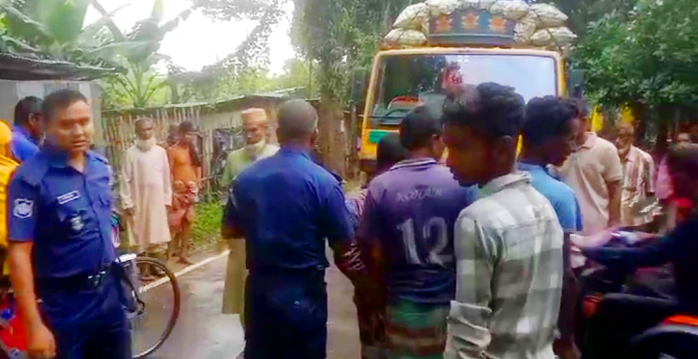 শিশুটিকে পিষে দিল বেপরোয়া ট্রাক